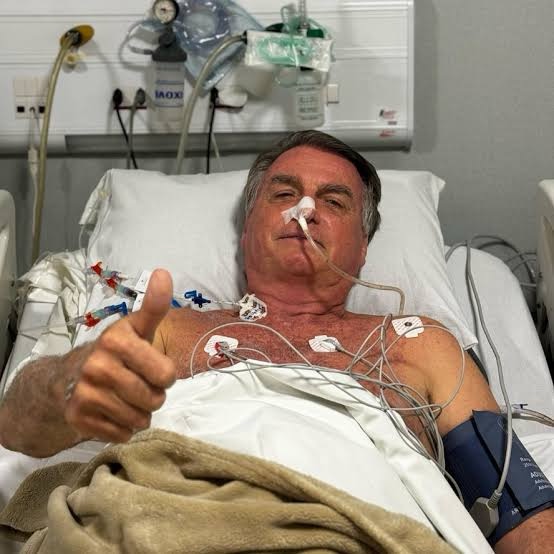Médicos atualizam estado de saúde de Bolsonaro após cirurgia que durou várias horas