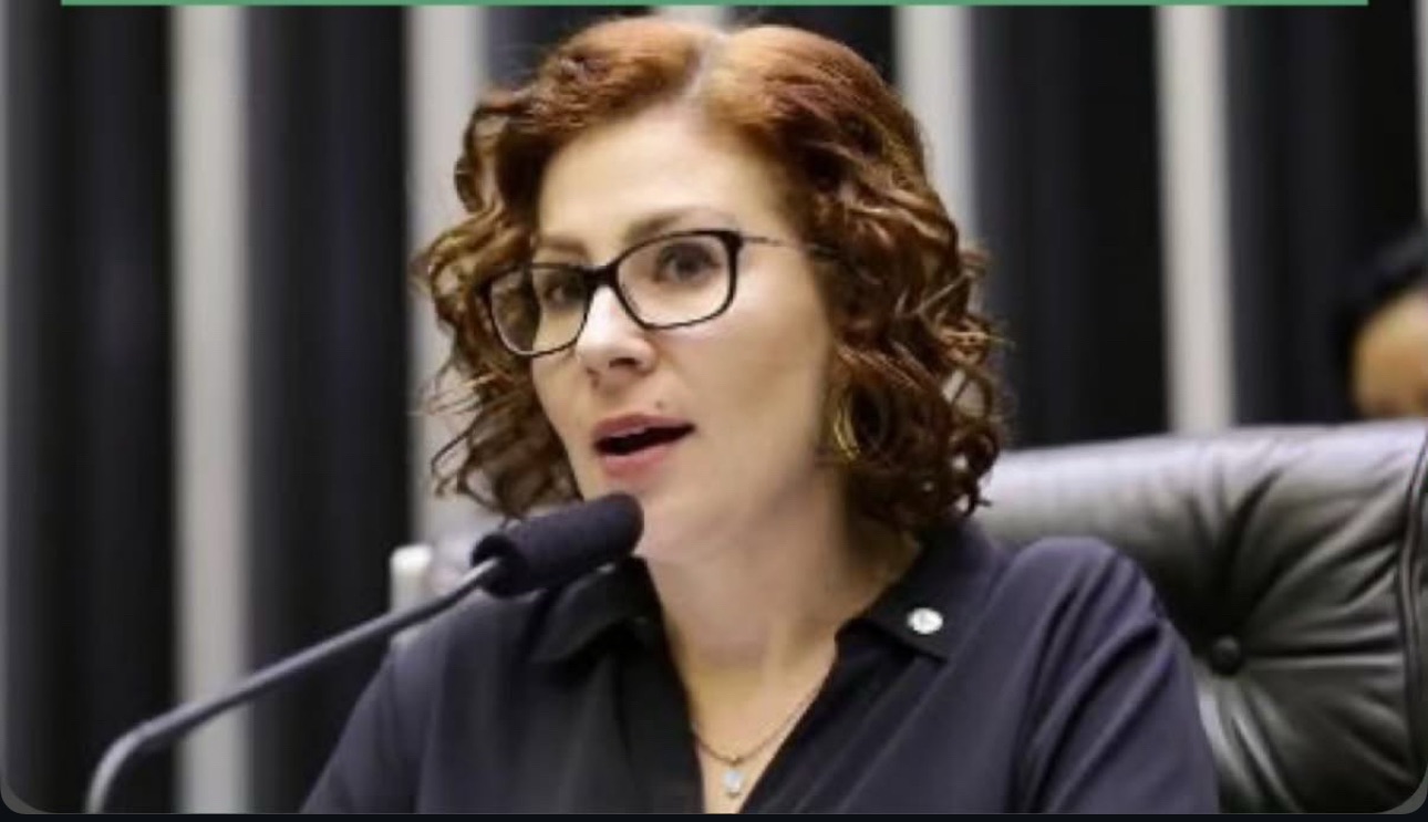 STF forma maioria para condenar Carla Zambelli a 10 anos de prisão e à perda do mandato
