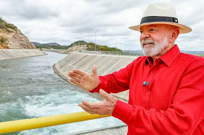 “Deus deixou o Sertão sem água porque sabia que eu ia trazer”, diz Lula em Salgueiro; fala gera polêmica e críticas de opositores