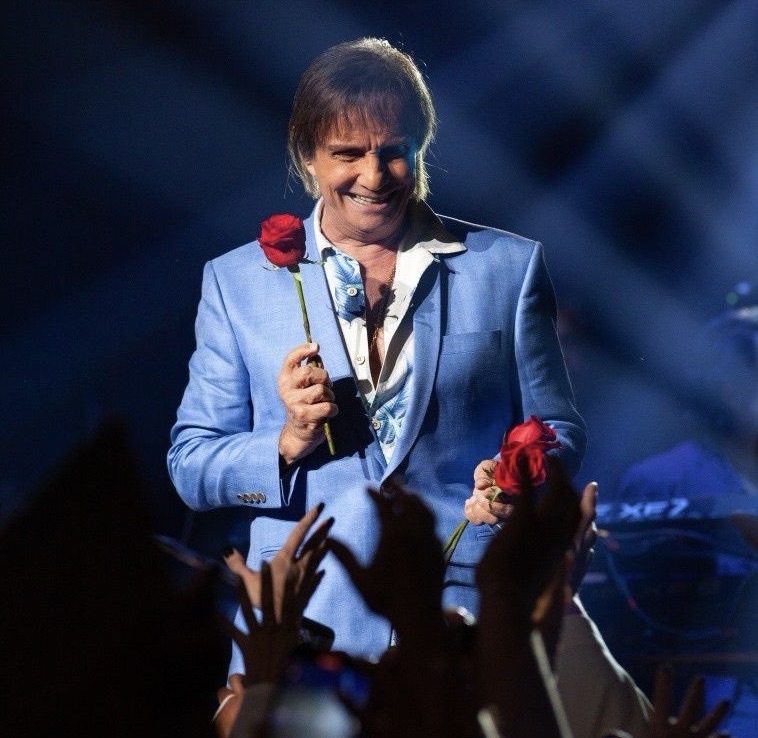 Sucesso de público: setores de mesas esgotam para show de Roberto Carlos em Petrolina