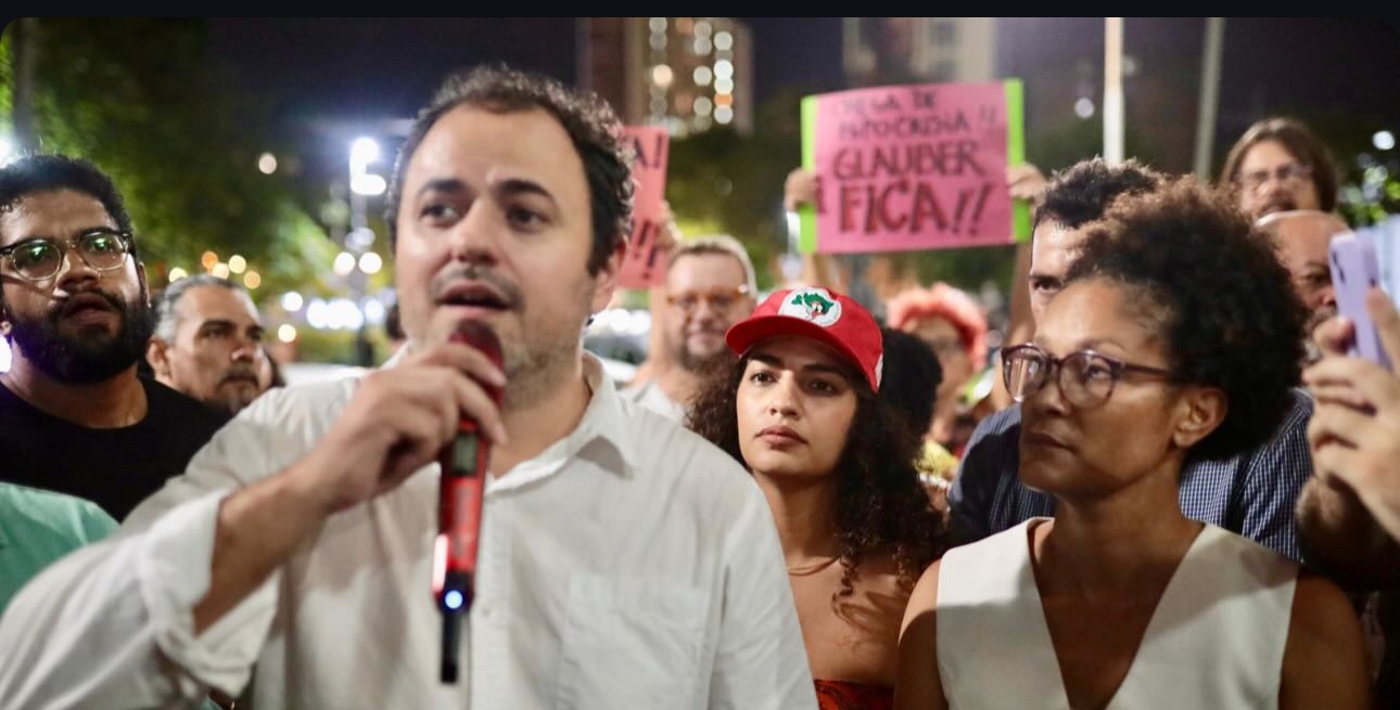 Glauber Braga reúne militância e lideranças em ato contra processo de cassação, no Recife