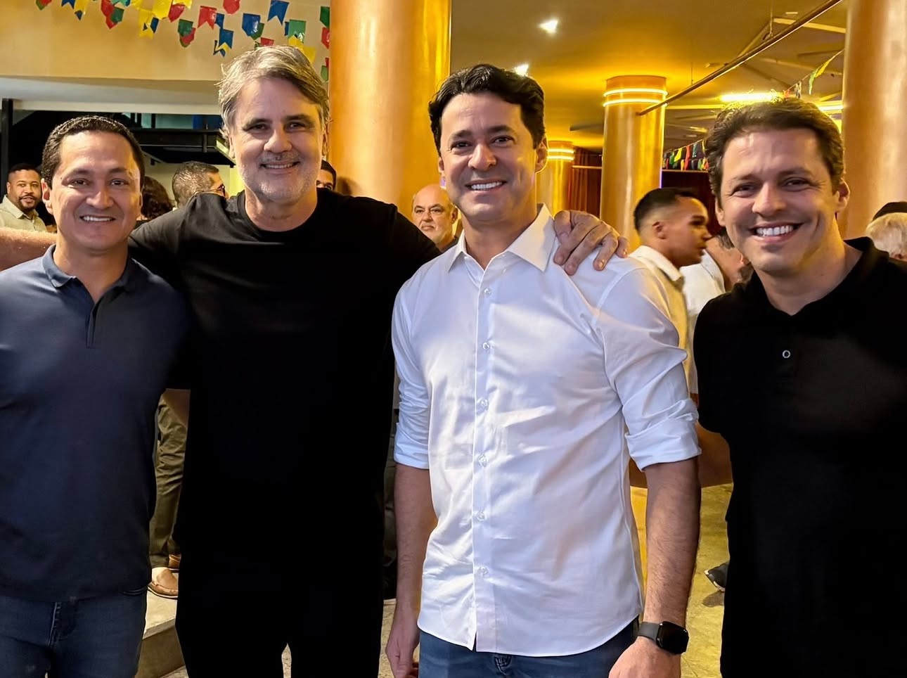 Aniversário de Raul Henry movimenta bastidores da política pernambucana na noite de sexta-feira