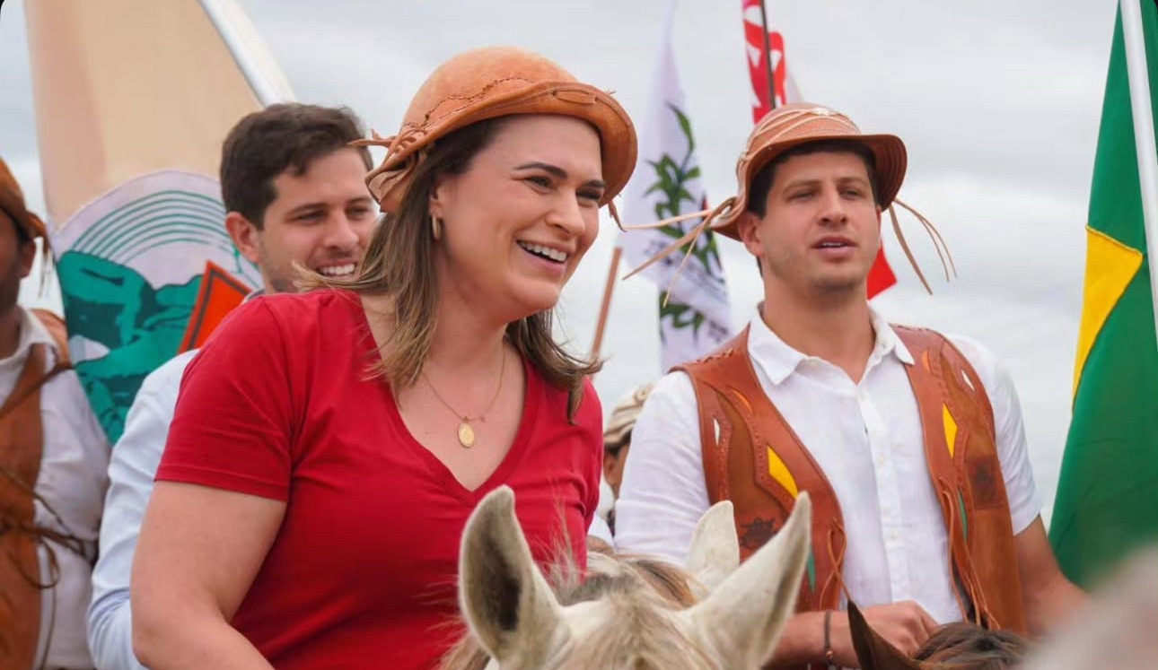 Marília Arraes assume protagonismo no Sertão e amplia articulação rumo ao Senado, enquanto Miguel Coelho recua