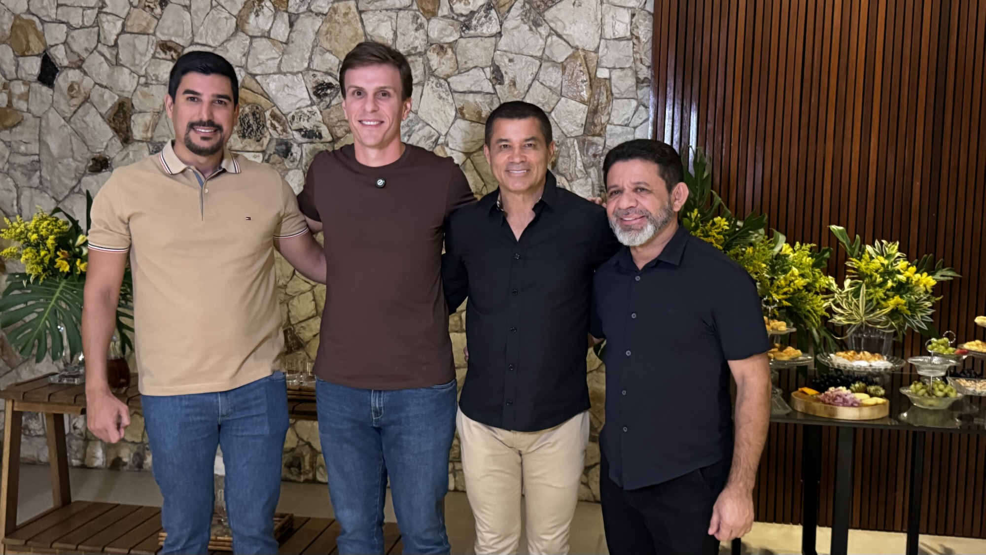 Miguel Coelho visita Ipubi e recebe apoio de Chico Siqueira, João Marcos e grupo político local