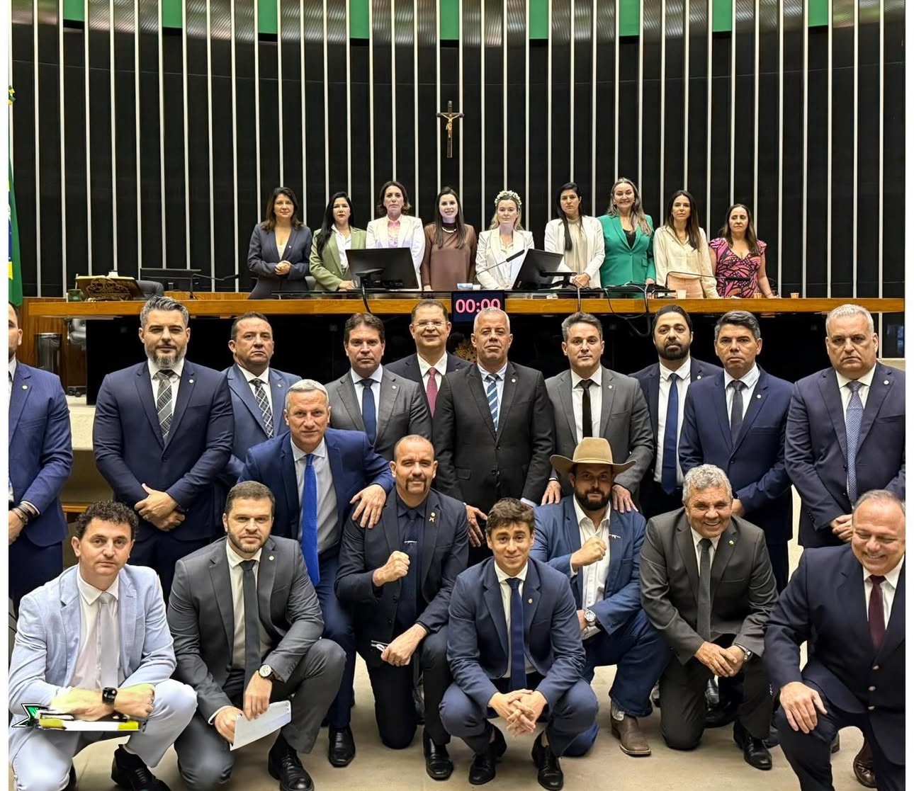Fim da obstrução: oposição faz acordo com centrão por foro privilegiado e anistia