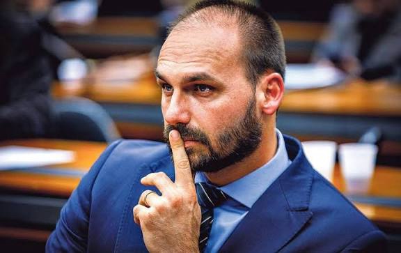 Eduardo Bolsonaro é nomeado líder da minoria na Câmara e terá isenção de justificativa de faltas