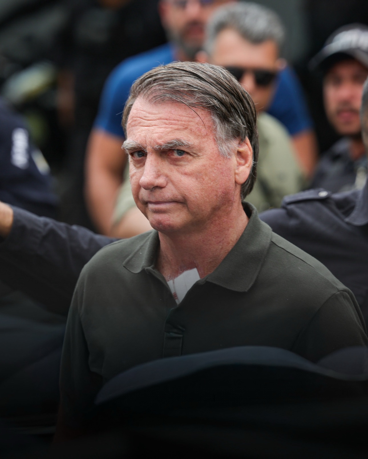 Moraes mantém prisão domiciliar de Bolsonaro por risco de fuga e descumprimento de medidas