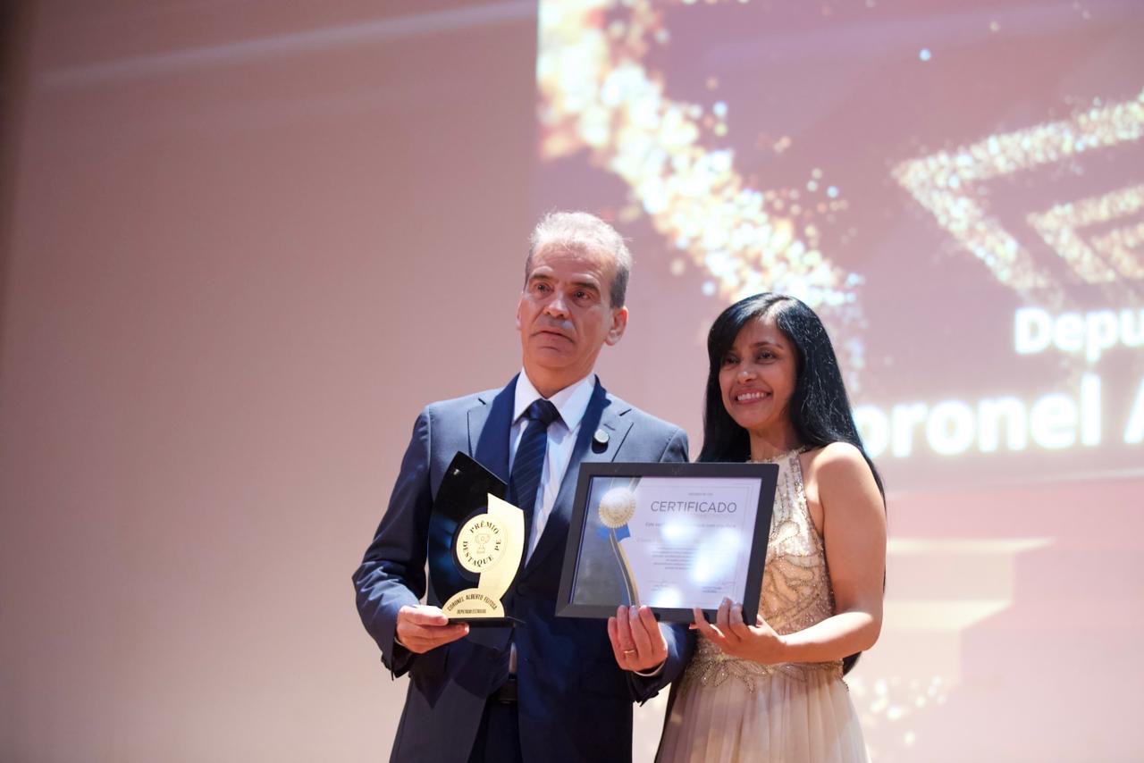 Coronel Alberto Feitosa recebe prêmio Destaque PE