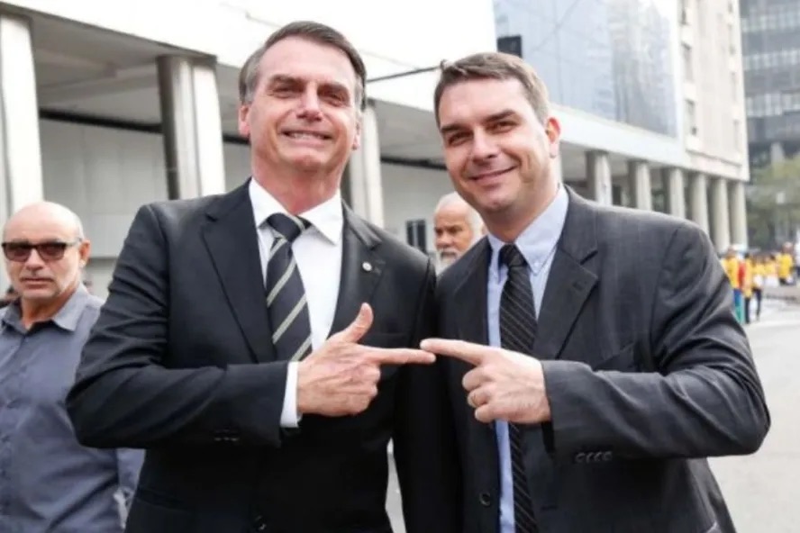 Bolsonaro confirma Flávio Bolsonaro como candidato do PL à Presidência em 2026