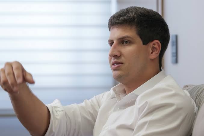 João Campos figura entre os 10 melhores prefeitos do Brasil em ranking nacional