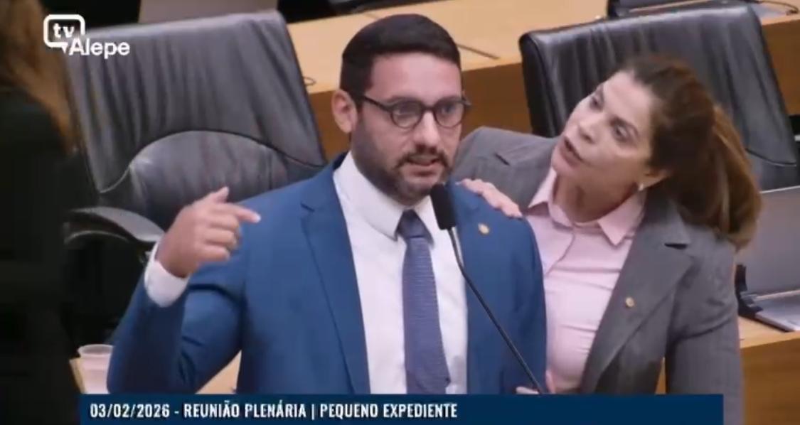 Deputado Romero Albuquerque acusa Socorro Pimentel de discurso capacitista em sessão da Alepe