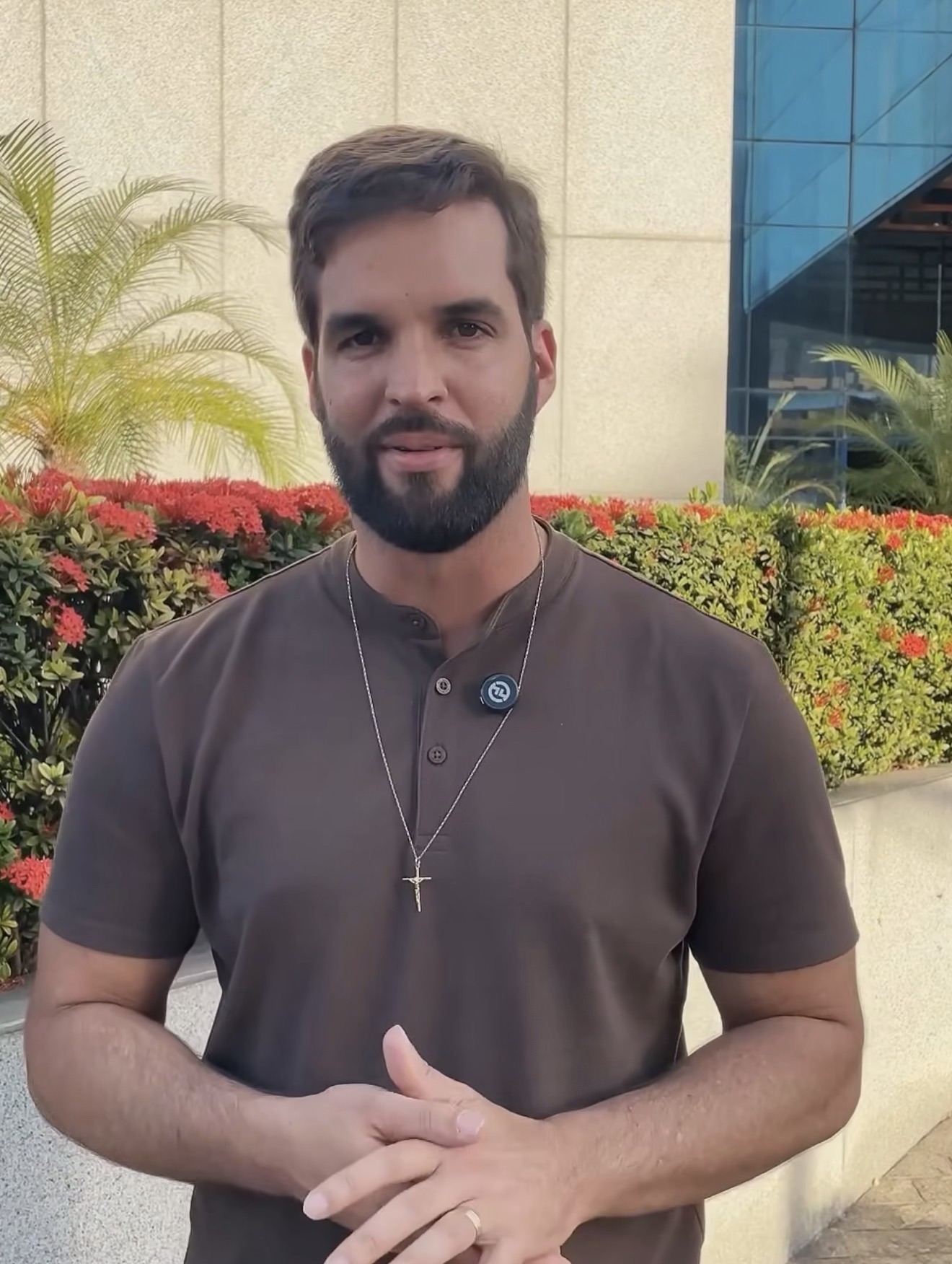 Prefeitura de Granito afirma que 5 ônibus novos estão em operação e nega irregularidades no transporte escolar