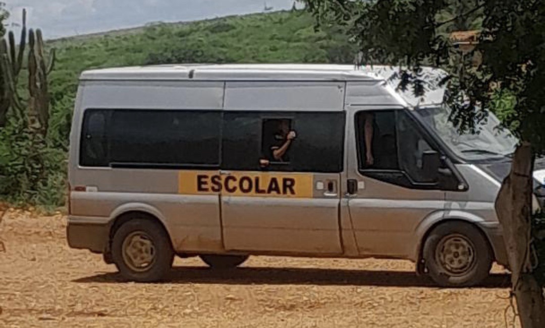 Nova denúncia aponta superlotação em transporte escolar após retirada de ônibus em Granito
