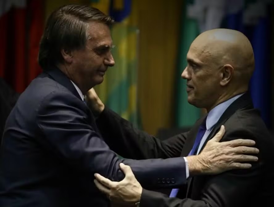 Moraes autoriza retorno de Bolsonaro à prisão domiciliar após parecer positivo da PGR