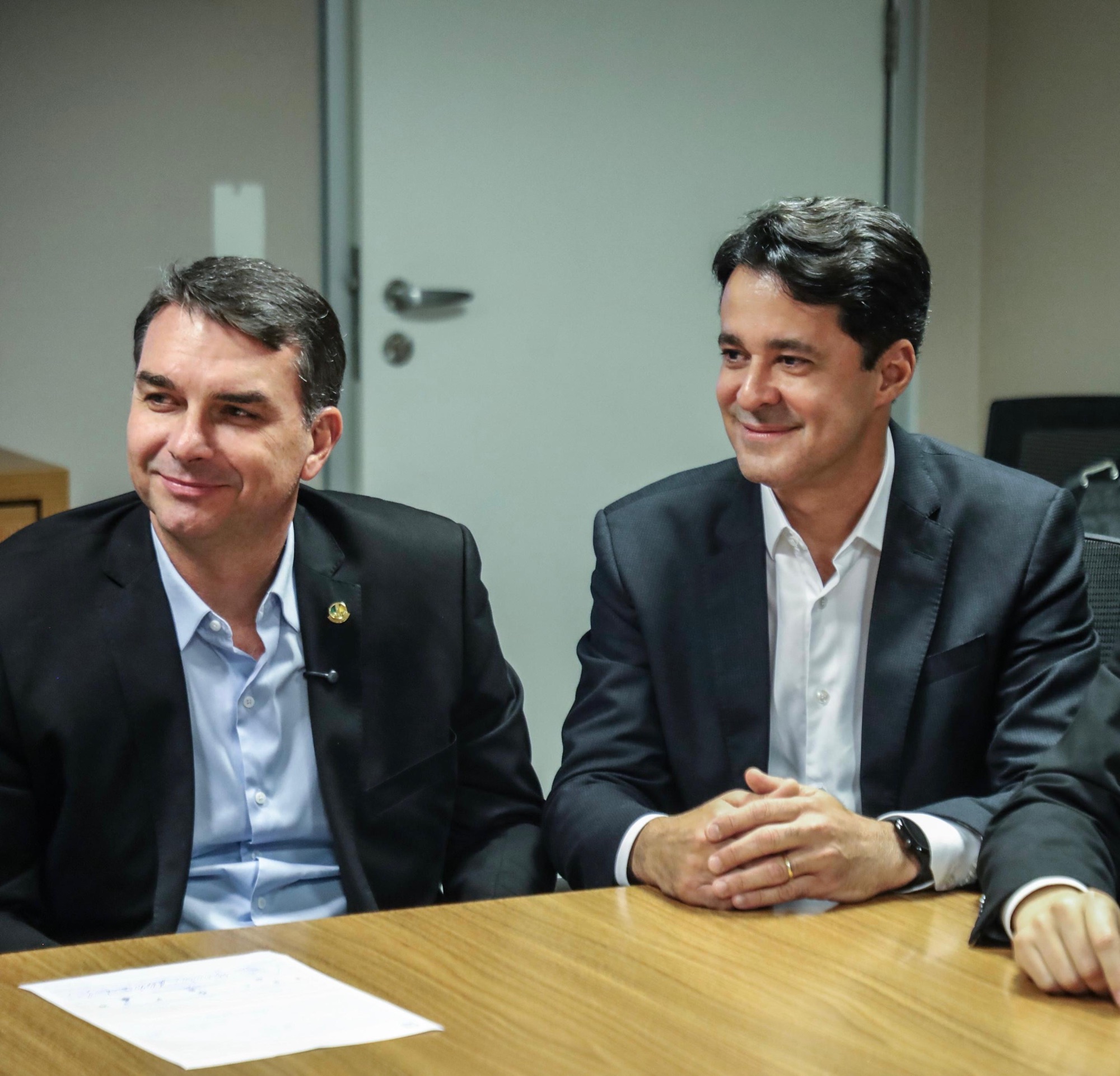 Flávio Bolsonaro reforça sintonia com a pré-candidatura de Anderson Ferreira ao Senado